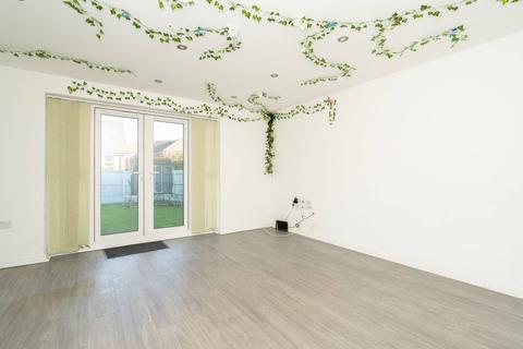 3 bedroom terraced house to rent, Skipper Close, HP2, Hemel Hempstead, HP2