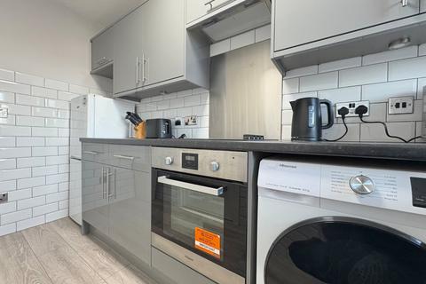 2 bedroom flat to rent, The Cricketers, Kirkstall, Leeds, LS5