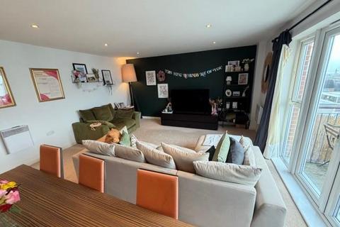 3 bedroom flat for sale, Avenel Way, Poole