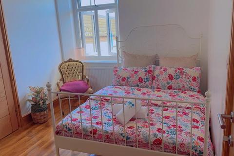 1 bedroom in a house share to rent, Carlton Terrace, Swansea SA1