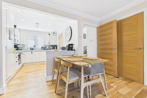 3 bedroom end of terrace house for sale, Dewpond Close, Lancing, BN15 0FA