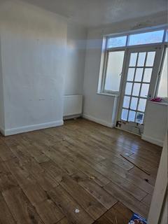 3 bedroom terraced house to rent, Winifred Road, Dagenham RM8