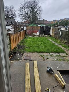 3 bedroom terraced house to rent, Winifred Road, Dagenham RM8