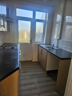 3 bedroom terraced house to rent, Winifred Road, Dagenham RM8