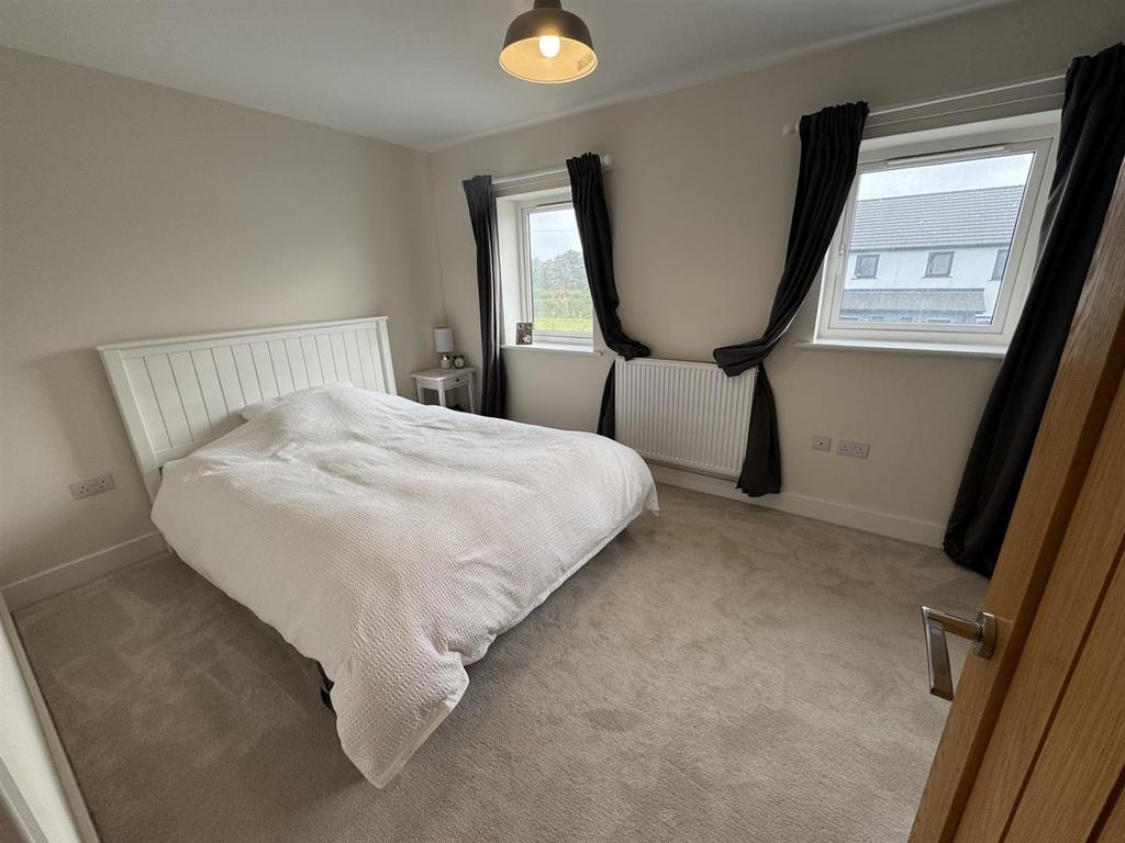 Bedroom 1.jpg