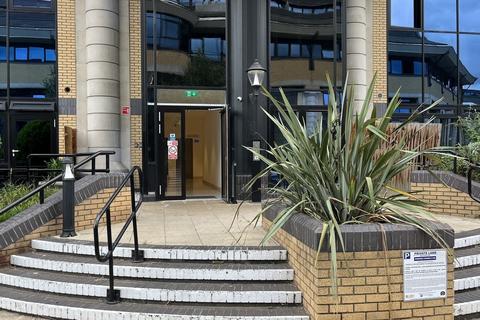Studio to rent, New Horizons Court