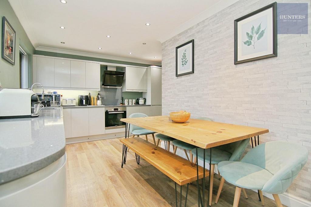Kitchen / dinning