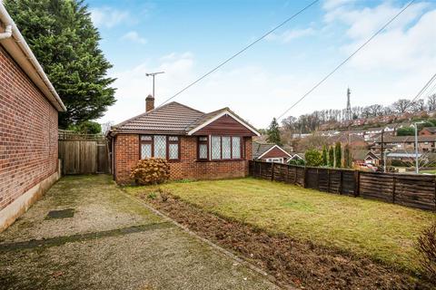 2 bedroom bungalow for sale - Sheridan Avenue, Caversham, Reading