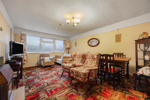 2 bedroom bungalow for sale, Sheridan Avenue, Caversham, Reading