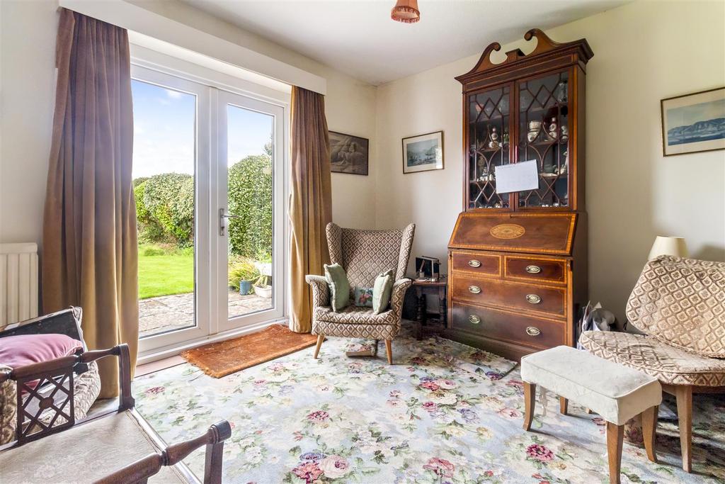1 Midhurst Close-012.JPG