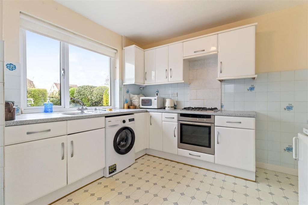 1 Midhurst Close-010.JPG
