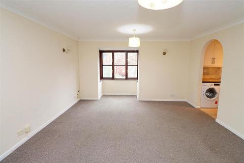 2 bedroom maisonette for sale, Annettes Croft, Fleet GU52