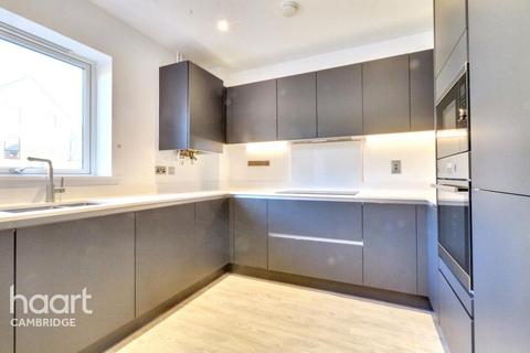 3 bedroom detached house to rent, Walnut Close, Cambridge