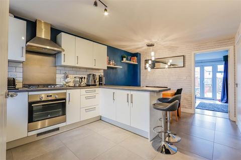 3 bedroom townhouse for sale, Ffordd Y Mileniwm, Barry