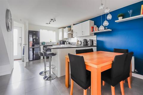 3 bedroom townhouse for sale, Ffordd Y Mileniwm, Barry