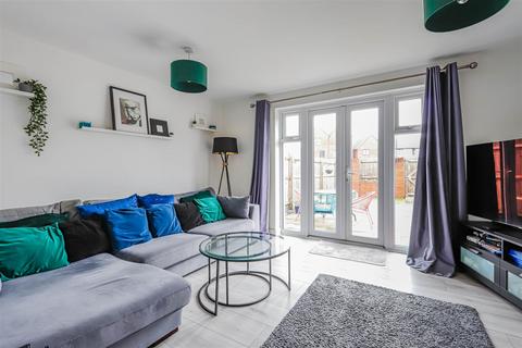 3 bedroom townhouse for sale, Ffordd Y Mileniwm, Barry