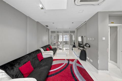 undefined, Melbury Avenue, Norwood Green, Southall UB2