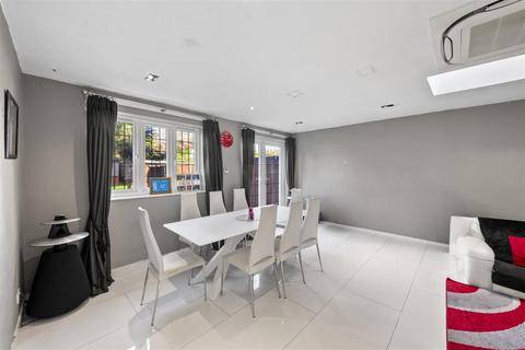 undefined, Melbury Avenue, Norwood Green, Southall UB2