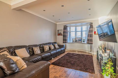 3 bedroom terraced house for sale, Ash Grove, Hounslow TW5