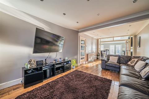 3 bedroom terraced house for sale, Ash Grove, Hounslow TW5