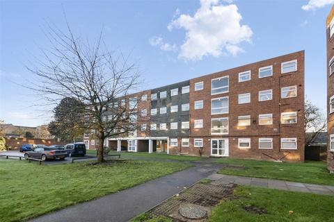 2 bedroom flat for sale, Memorial Close, Hounslow TW5