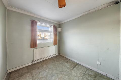 2 bedroom flat for sale, Memorial Close, Hounslow TW5