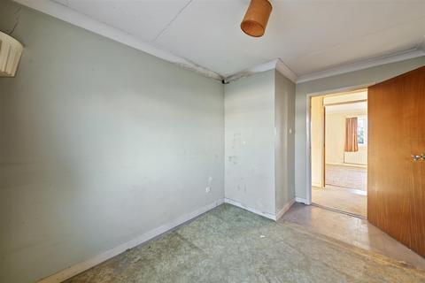 2 bedroom flat for sale, Memorial Close, Hounslow TW5
