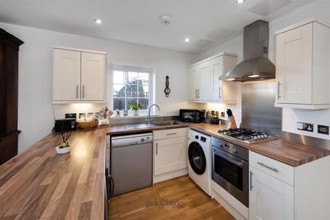 3 bedroom semi-detached house for sale, Dowding Road, Biggin Hill, Westerham
