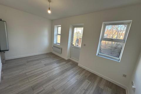 1 bedroom flat to rent, East Barnet Road