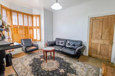 3 bedroom end of terrace house for sale, Purrett Road, Winns Common, London, SE18