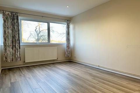 2 bedroom flat to rent, Chichester Court, Chessington Road