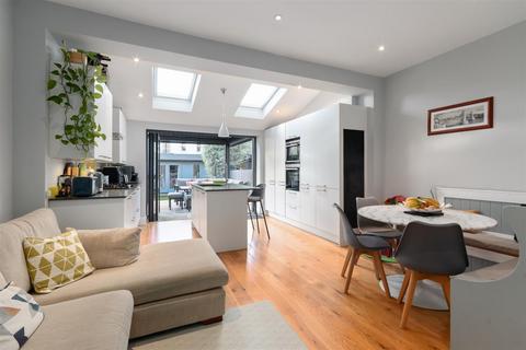 undefined, Vernon Avenue, Raynes Park SW20