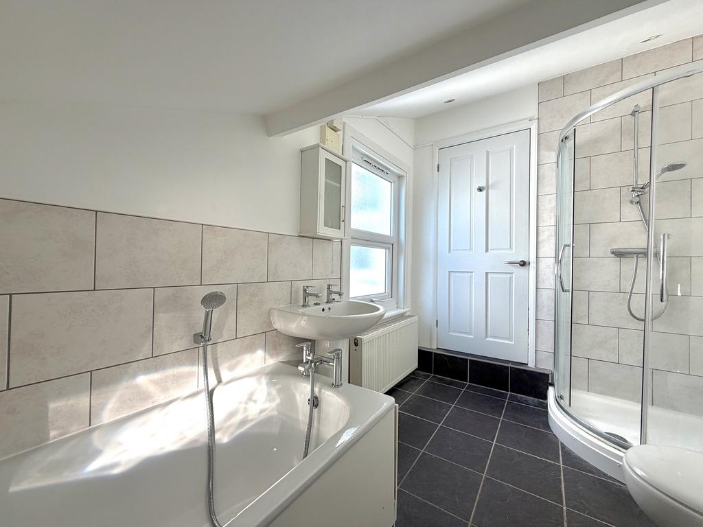 En-Suite Bathroom