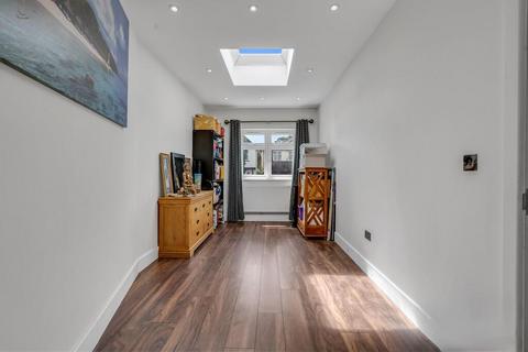 undefined, Minterne Avenue, Norwood Green, Southall UB2