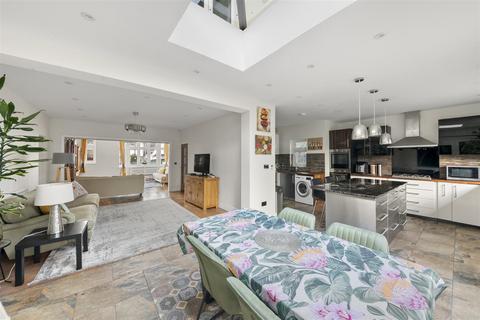 undefined, Minterne Avenue, Norwood Green, Southall UB2