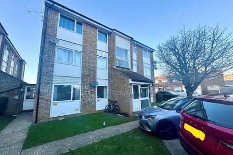 2 bedroom flat to rent, Foxglove Way, Chelmsford, CM1 6QR