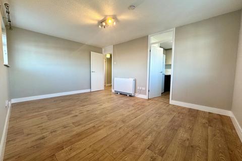 2 bedroom flat to rent, Foxglove Way, Chelmsford, CM1 6QR