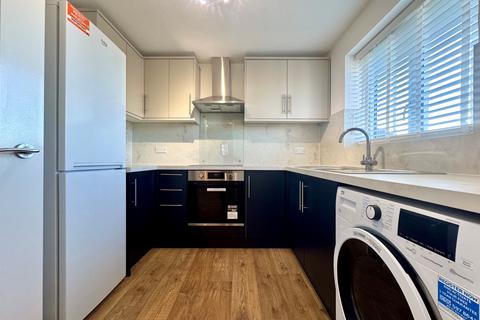 2 bedroom flat to rent, Foxglove Way, Chelmsford, CM1 6QR