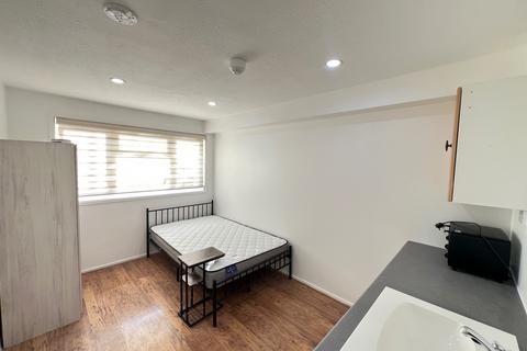 House share to rent, Hamilton Close, London