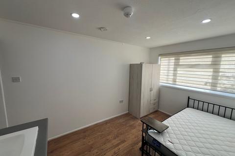 House share to rent, Hamilton Close, London