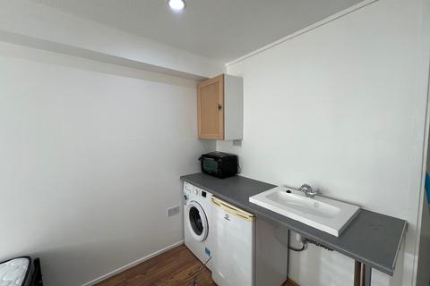 House share to rent, Hamilton Close, London