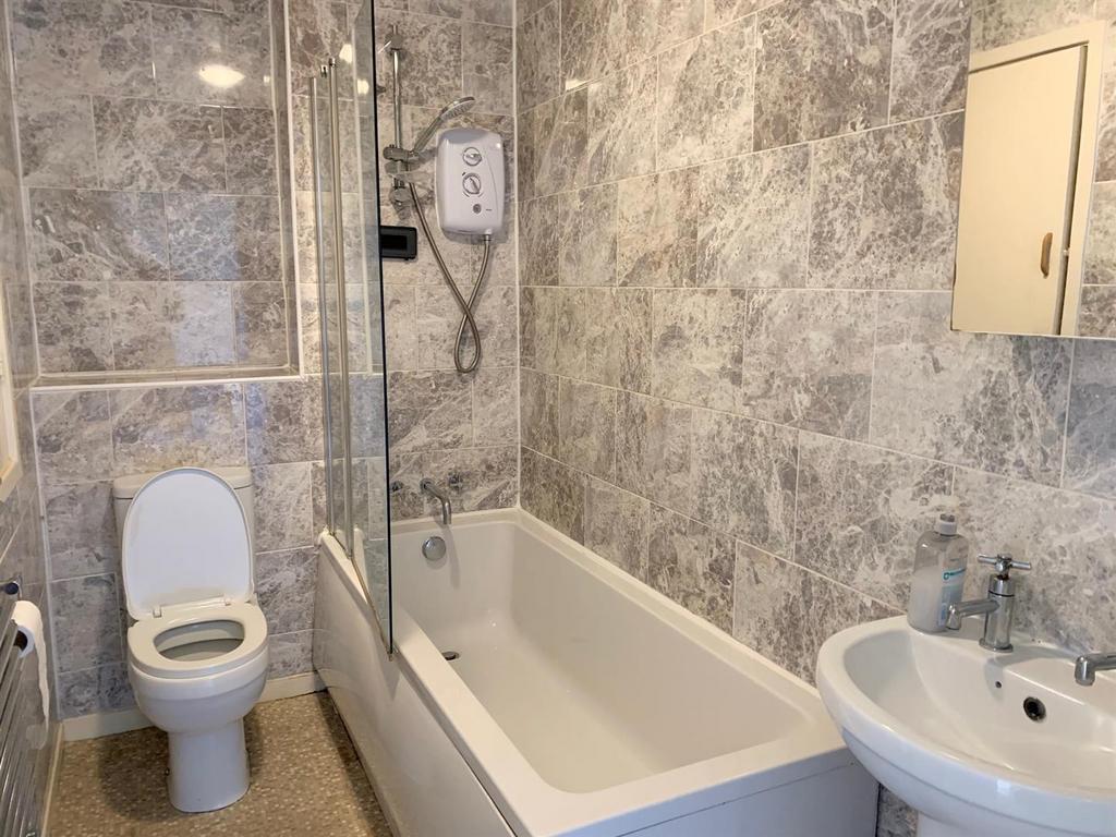 6 The Firs Bathroom.jpg