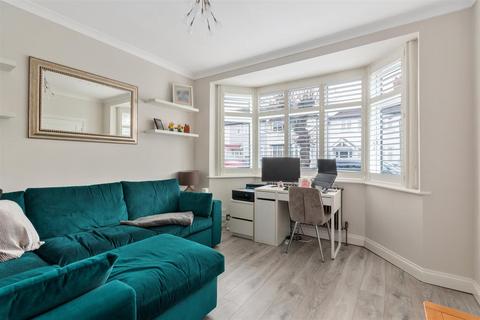 3 bedroom terraced house for sale, Tennyson Avenue, Motspur Park KT3