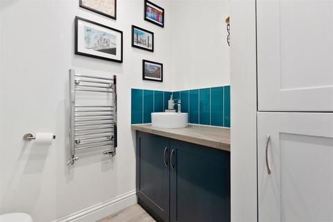 3 bedroom terraced house for sale, Tennyson Avenue, Motspur Park KT3