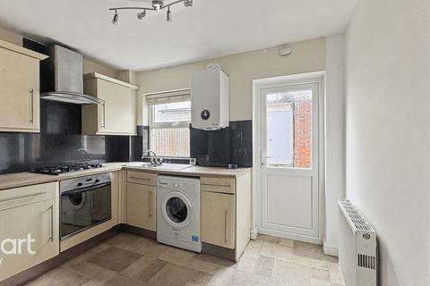 3 bedroom end of terrace house to rent, Chesterman Street, READING