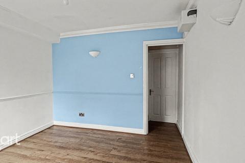 3 bedroom end of terrace house to rent, Chesterman Street, READING