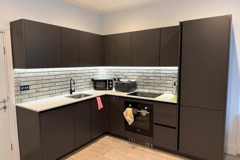 1 bedroom in a flat share to rent, Memorial Avenue, Slough SL1