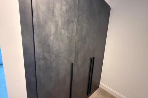 1 bedroom in a flat share to rent, Memorial Avenue, Slough SL1