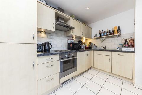 1 bedroom flat to rent, Garratt Lane, London SW18