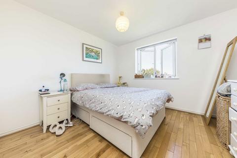 1 bedroom flat to rent, Garratt Lane, London SW18